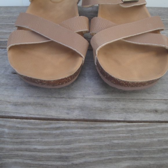 NCAI Tan Criss Cross Buckle Sandal Size 42=9 - Picture 4 of 6